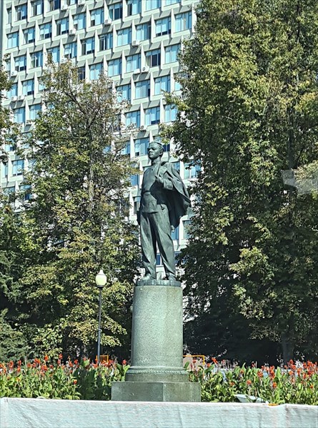 064-Памятник Ленину